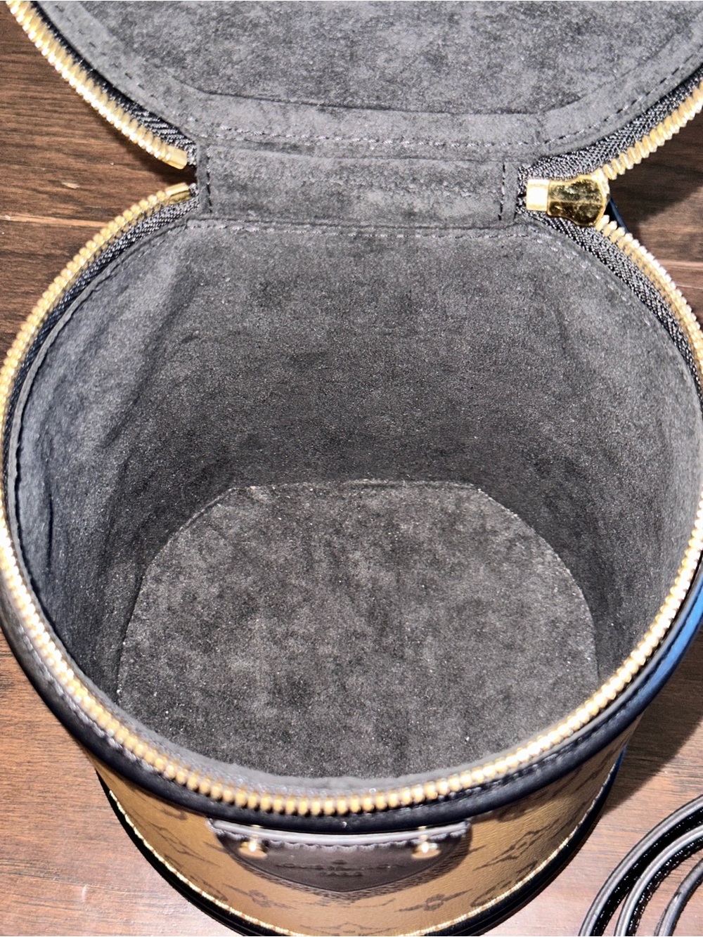 Louis Vuitton Cannes Reverse Monogram - Picture 10 of 14